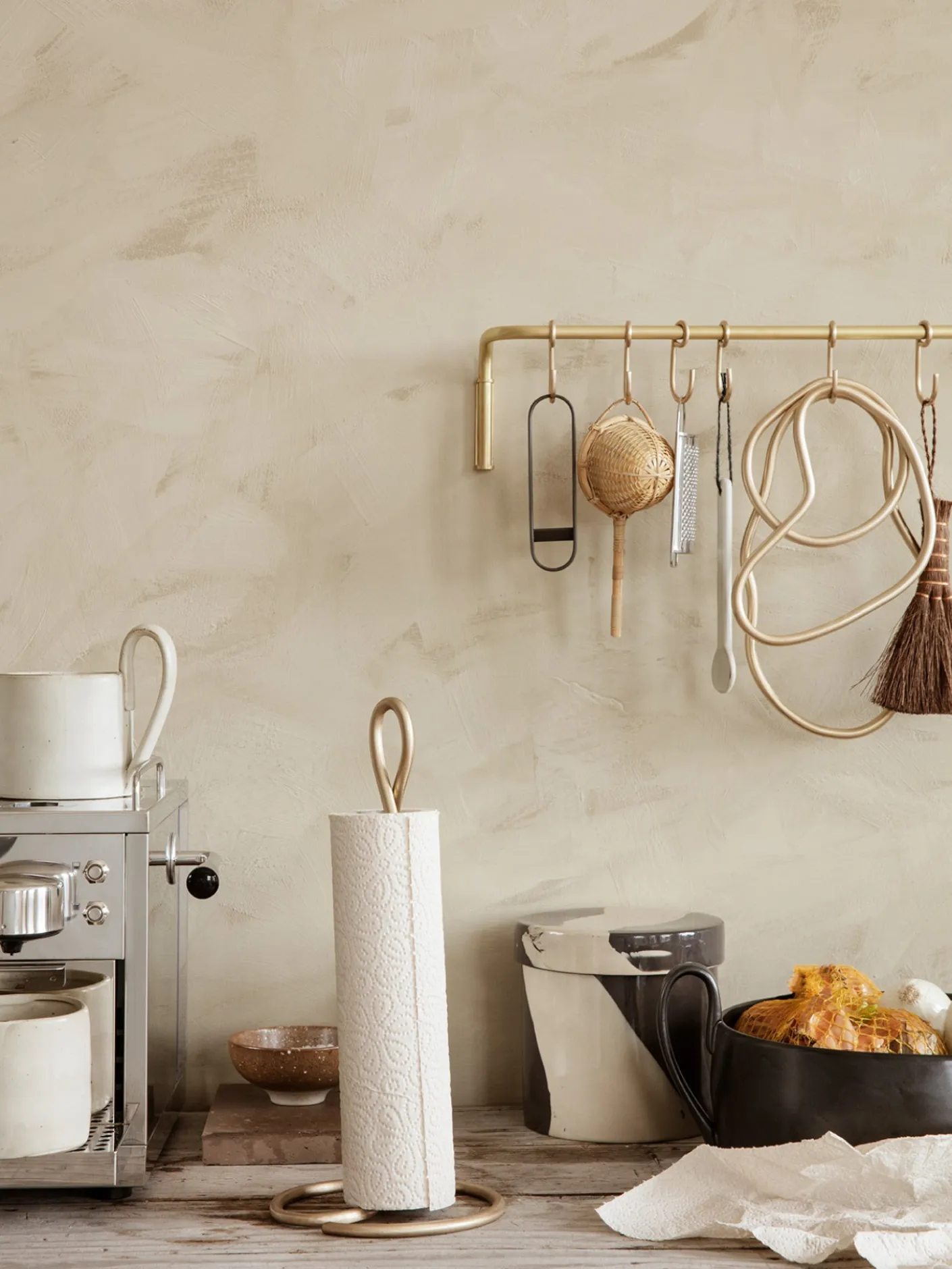 Curvature Paper Towel Holder