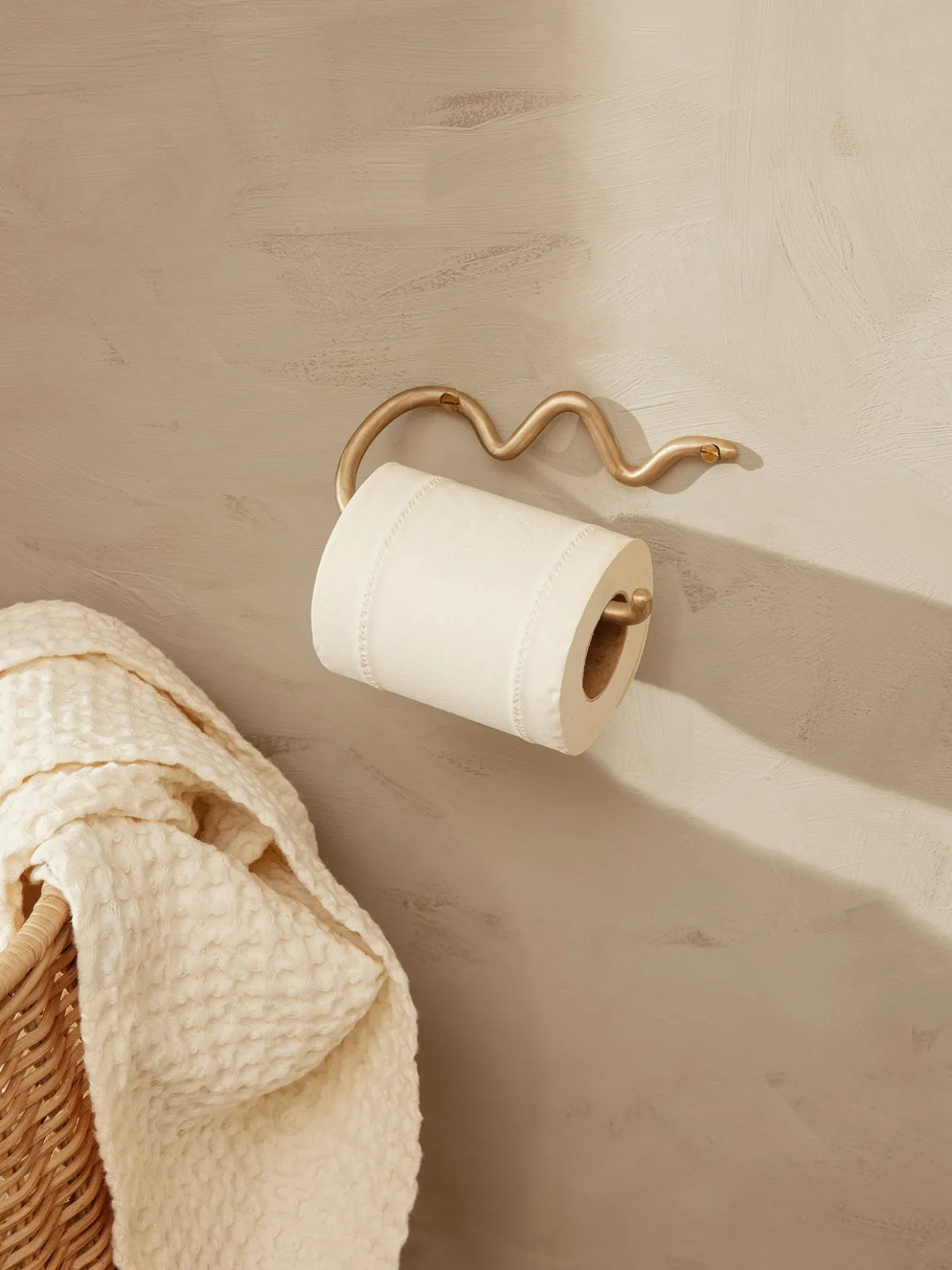 Curvature Toilet Paper Holder