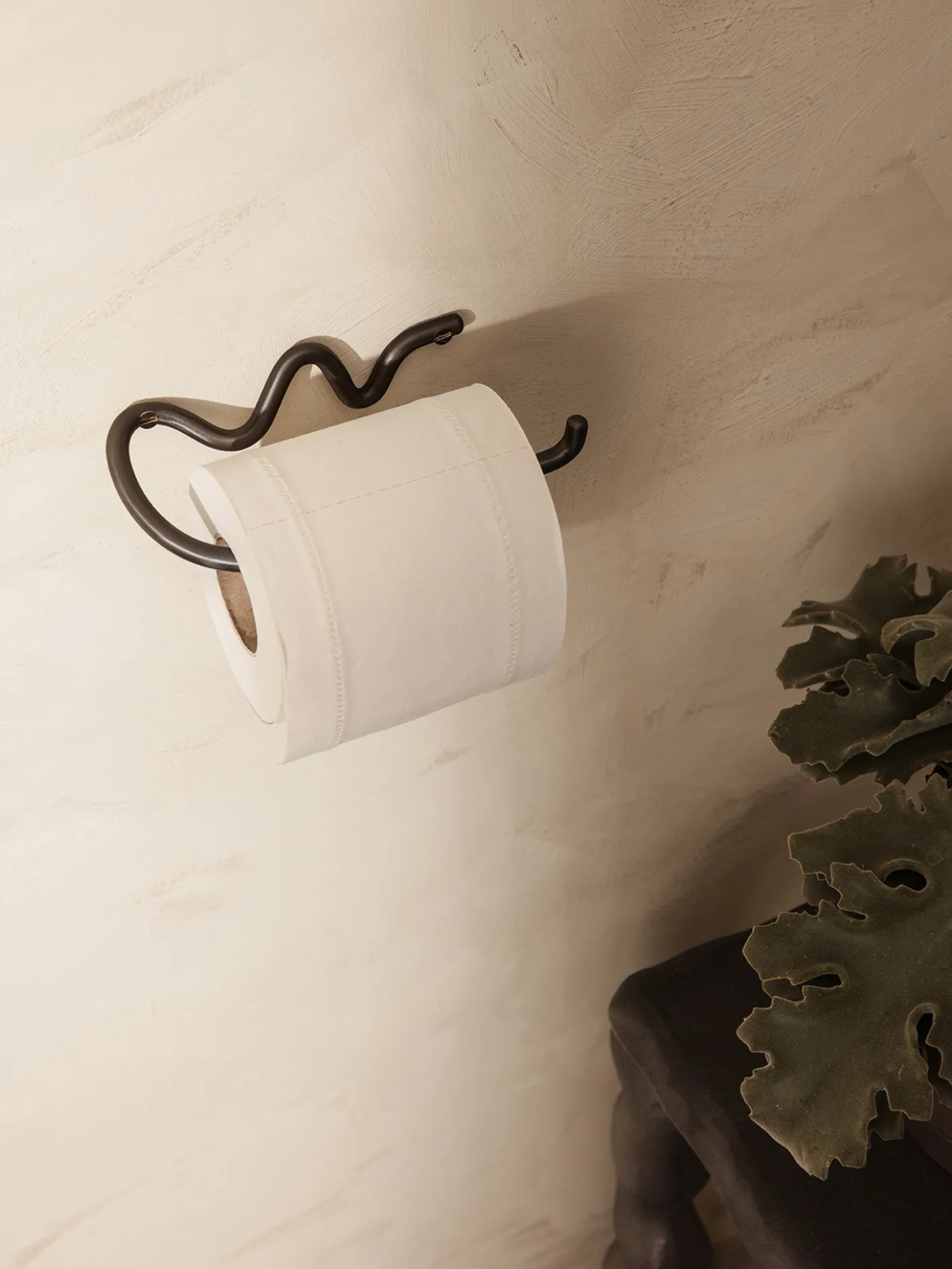 Curvature Toilet Paper Holder