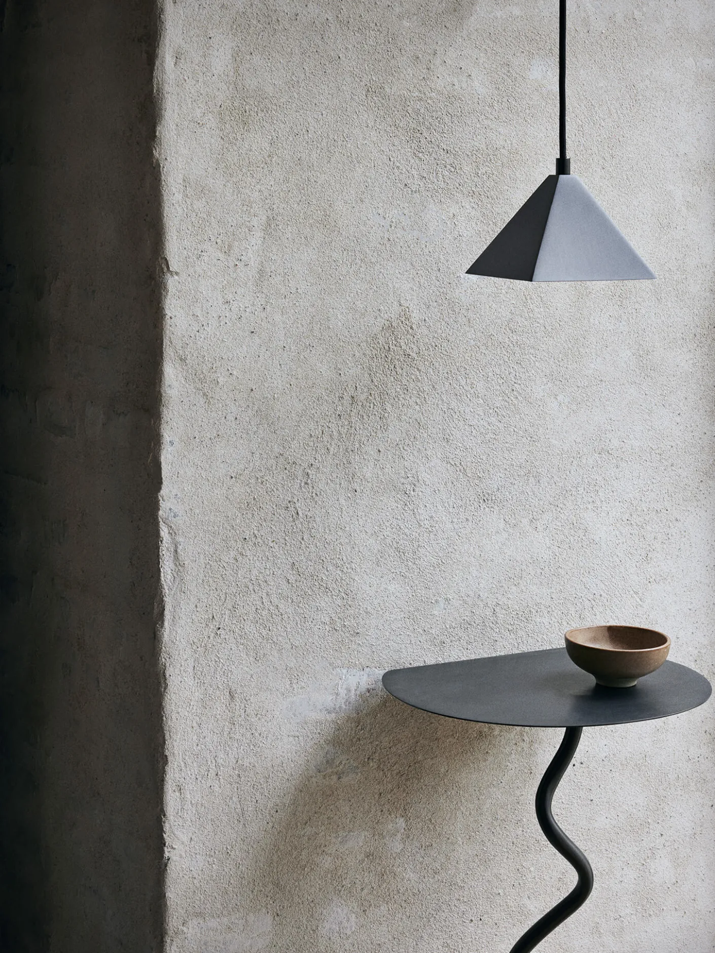 Curvature Wall Table