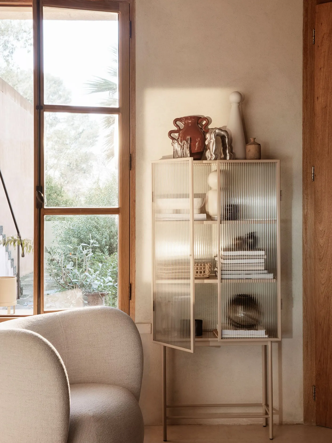 Haze Vitrine - Reeded Glass