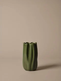 Nium Vase