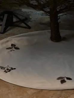 Oak Christmas Tree Blanket - Round